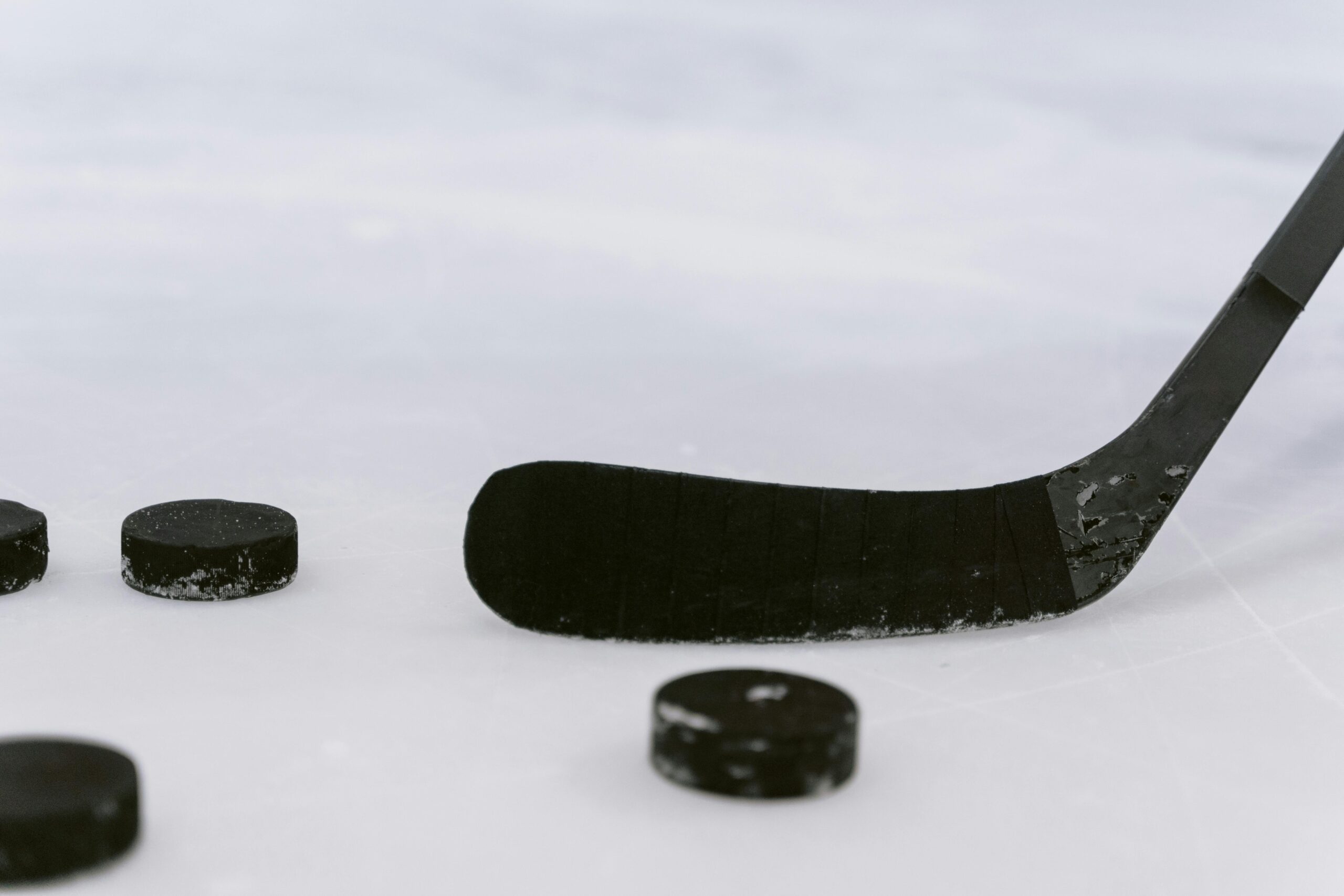 picture of hockey stick and pucks